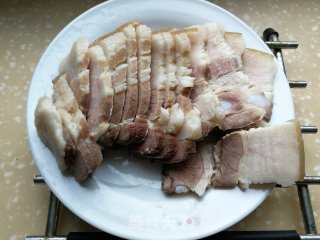 包菜炒回锅肉的做法步骤：3