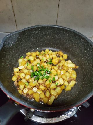 肉末炒土豆丁的做法步骤：9