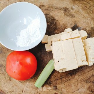 西红柿烧豆腐的做法步骤：1
