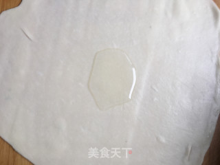 葱油饼的做法步骤：2