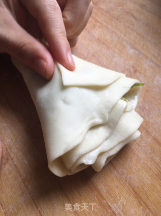 葱油饼的做法步骤：7
