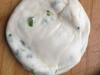 葱油饼的做法步骤：9
