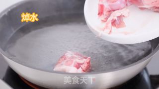滋补肝肾润燥-花生核桃猪骨汤的做法步骤：1