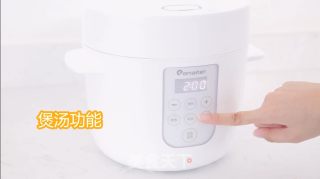 滋补肝肾润燥-花生核桃猪骨汤的做法步骤：5