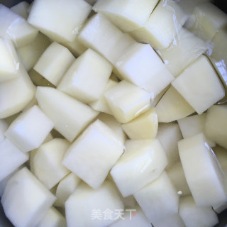 咖喱土豆煮虾仁的做法步骤：4