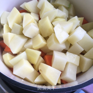 咖喱土豆煮虾仁的做法步骤：7