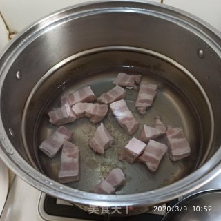 春笋红烧肉的做法步骤：2