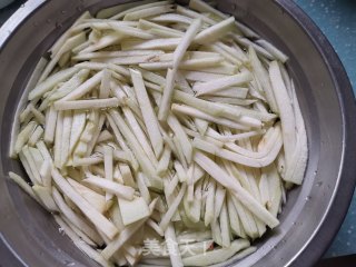 蒜香茄丝的做法步骤：1