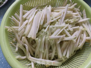 蒜香茄丝的做法步骤：2