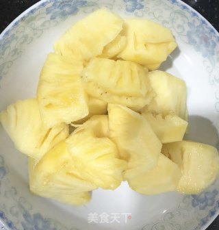 菠萝炒木耳的做法步骤：2