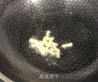 菠萝炒木耳的做法步骤：3