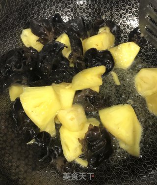 菠萝炒木耳的做法步骤：4