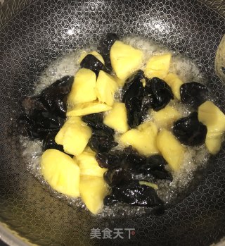 菠萝炒木耳的做法步骤：5