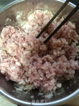猪肉马蹄馅饺子的做法步骤：4