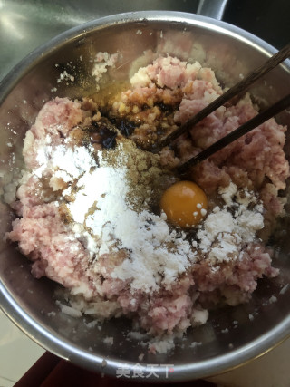 猪肉马蹄馅饺子的做法步骤：5