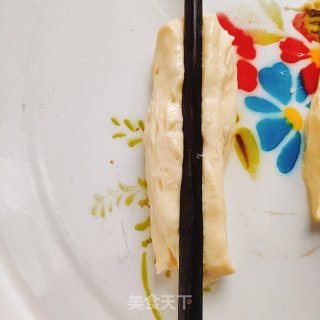 酵母版香酥油条的做法步骤：6
