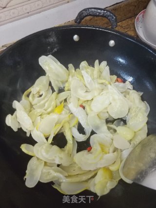 炒小黄瓜的做法步骤：2