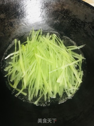 凉拌莴笋的做法步骤：3