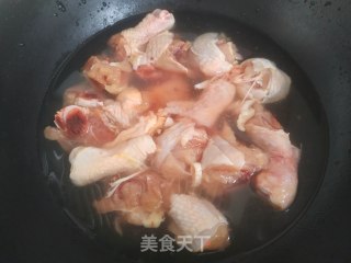 干锅麻辣鸡腿的做法步骤：2