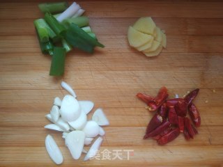干锅麻辣鸡腿的做法步骤：4