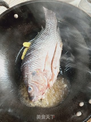 番茄罗非鱼的做法步骤：1