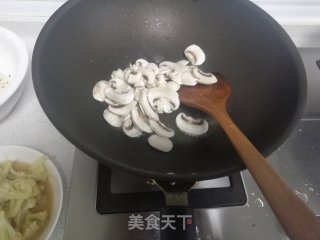 蘑菇蛋花汤的做法步骤：3
