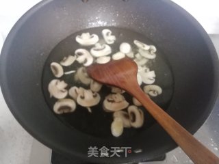 蘑菇蛋花汤的做法步骤：4