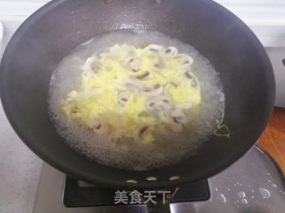 蘑菇蛋花汤的做法步骤：6