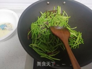 香干炒芦蒿的做法步骤：5