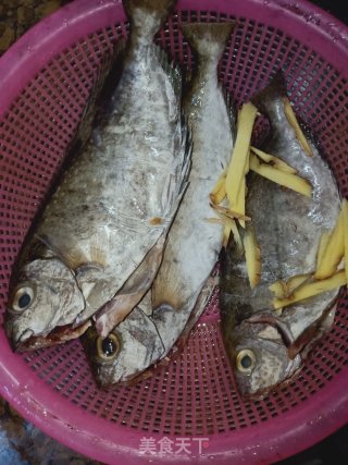 蒜香泥猛鱼的做法步骤：1