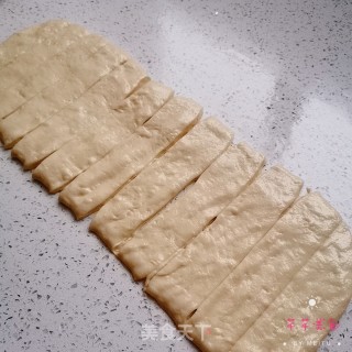 美味油条的做法步骤：12