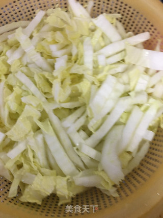 白菜河虾汤的做法步骤：1