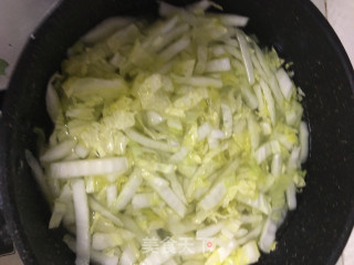 白菜河虾汤的做法步骤：3