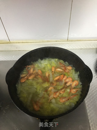 白菜河虾汤的做法步骤：5