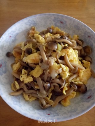 蟹味菇炒鸡蛋的做法步骤：6