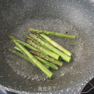 剁椒芦笋的做法步骤：5