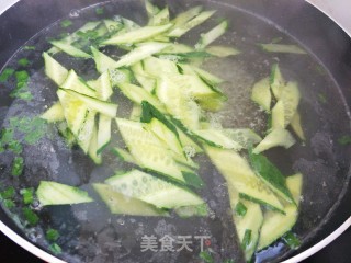 “ 快手汤 ”黄瓜蛋花汤的做法步骤：5