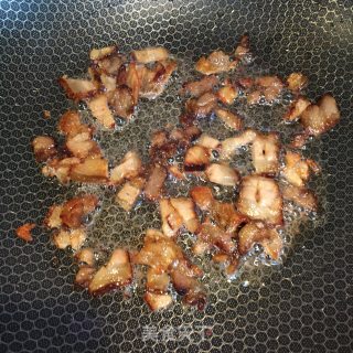 腊肉红椒炒西兰花的做法步骤：2