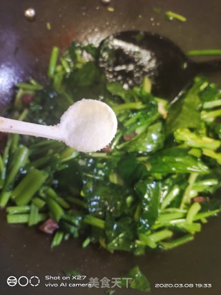 香肠炒菠菜的做法步骤：7