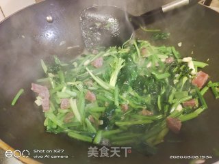 香肠炒菠菜的做法步骤：8