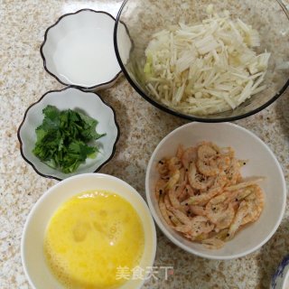 金针菇虾干蛋花汤的做法步骤：1