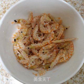 金针菇虾干蛋花汤的做法步骤：2