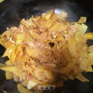 五花肉辣白菜炒土豆片的做法步骤：6