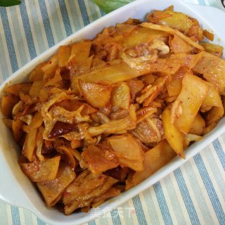 五花肉辣白菜炒土豆片的做法步骤：7