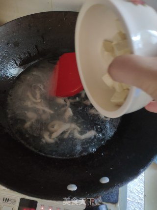 快手汤   小白菜豆腐麟虾汤的做法步骤：4