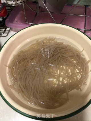 鸭胗酸辣粉丝汤的做法步骤：7