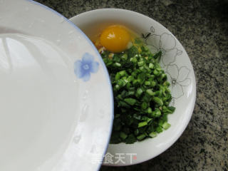 香干韭菜贴饼子的做法步骤：7