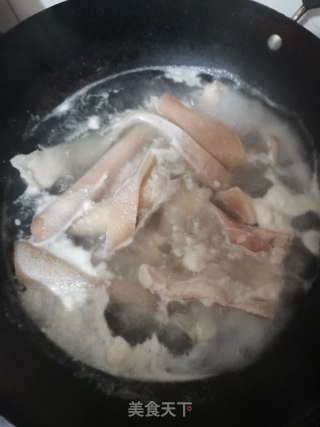 小炒猪皮的做法步骤：3
