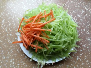 清炒莴笋的做法步骤：2