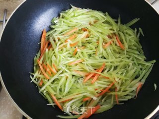 清炒莴笋的做法步骤：3